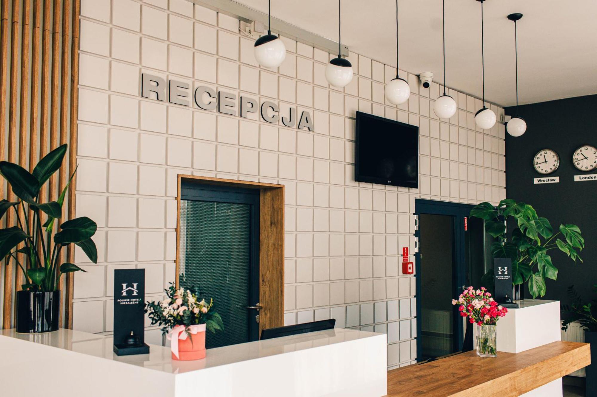 Terminal Hotel Wroclaw Bagian luar foto