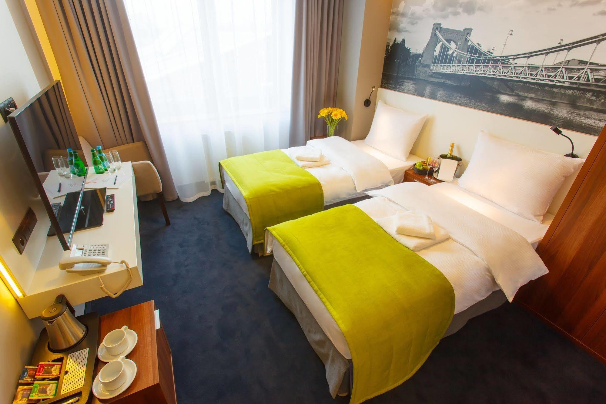 Terminal Hotel Wroclaw Bagian luar foto